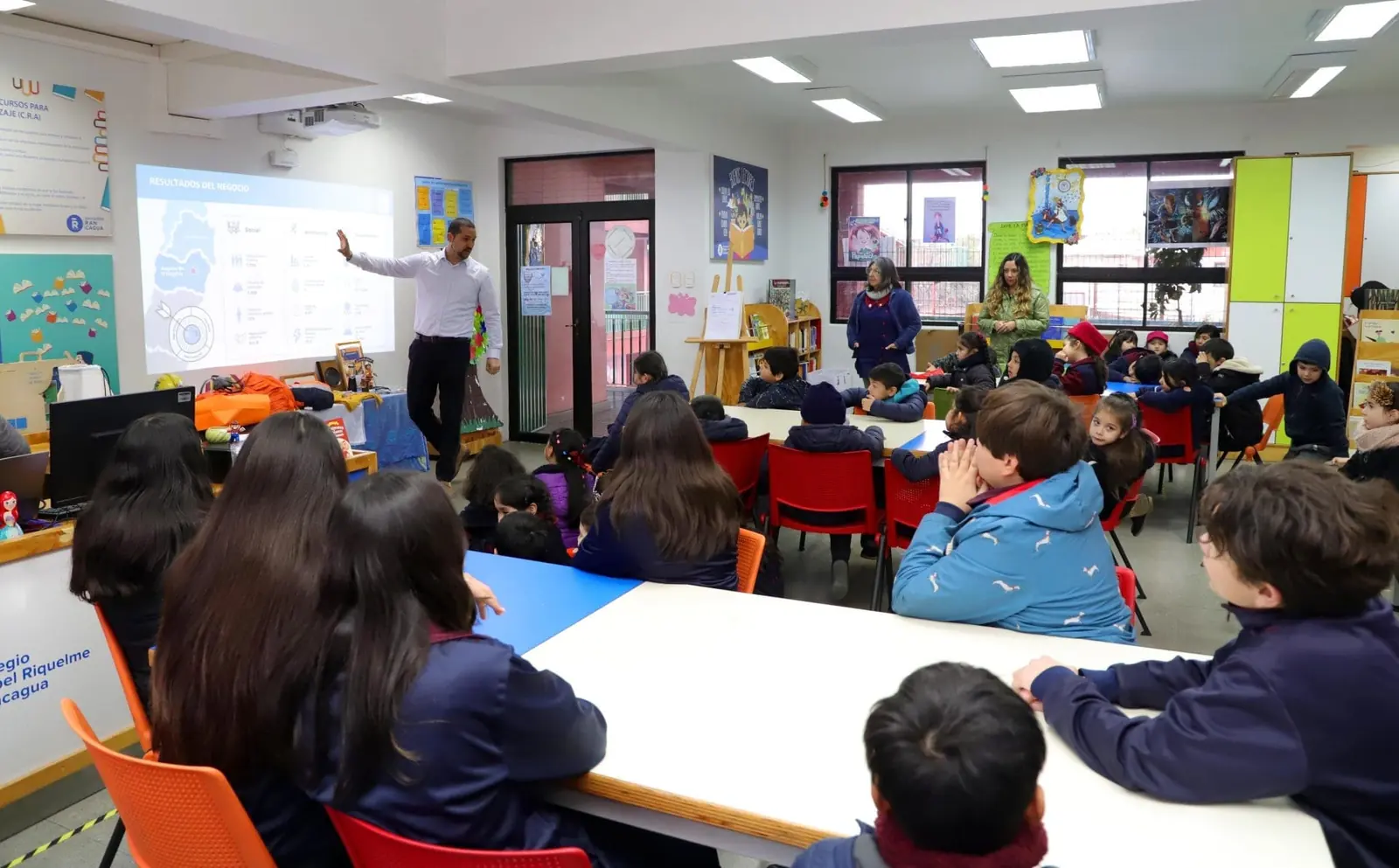 Charla a escolares en Rancagua, 2024 (© El Rancagüino).